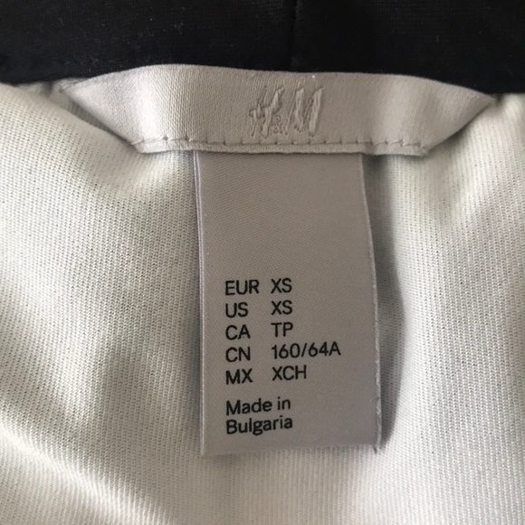 Pleated H&M skirt - Picture 2 of 3